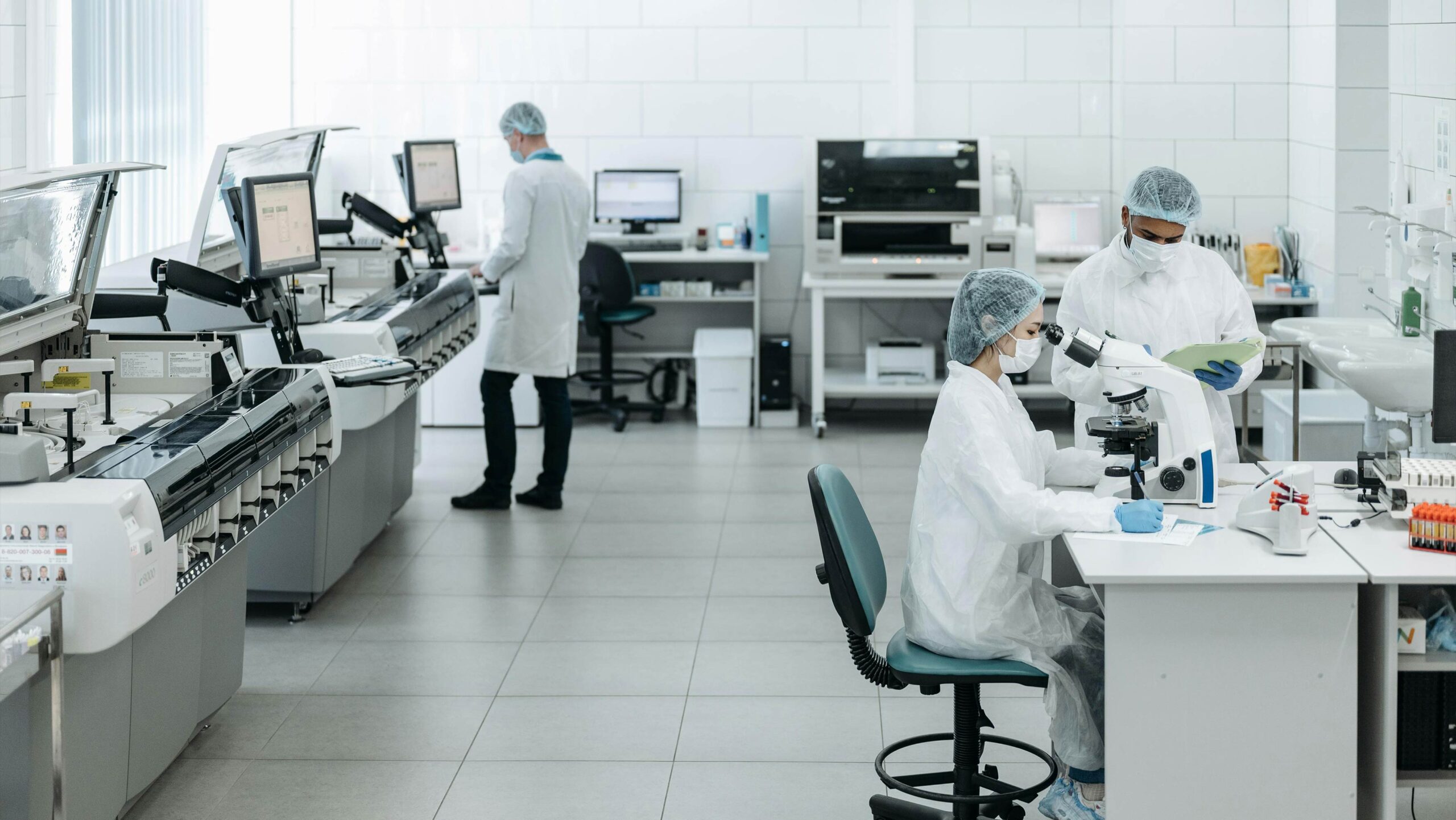 Science laboratory analysing what is a high THC level, THC level meaning, and carboxy-THC concentration in urine.