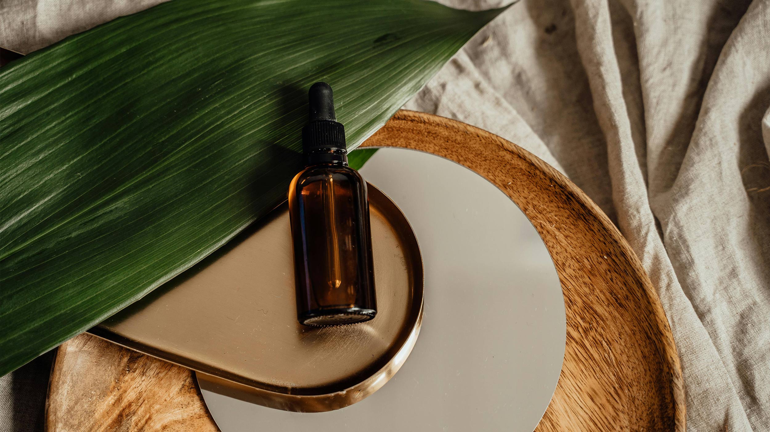 Bottle of THC oil prescribed in the UK, used for medical purposes including pain relief and anxiety management—exploring how long THC oil lasts, how to take it, and its effects.