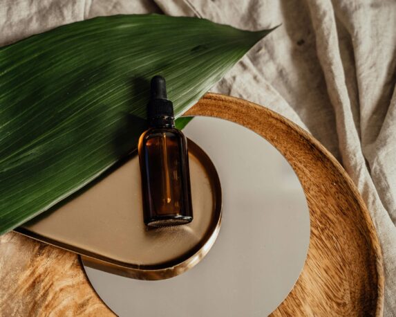 Bottle of THC oil prescribed in the UK, used for medical purposes including pain relief and anxiety management—exploring how long THC oil lasts, how to take it, and its effects.